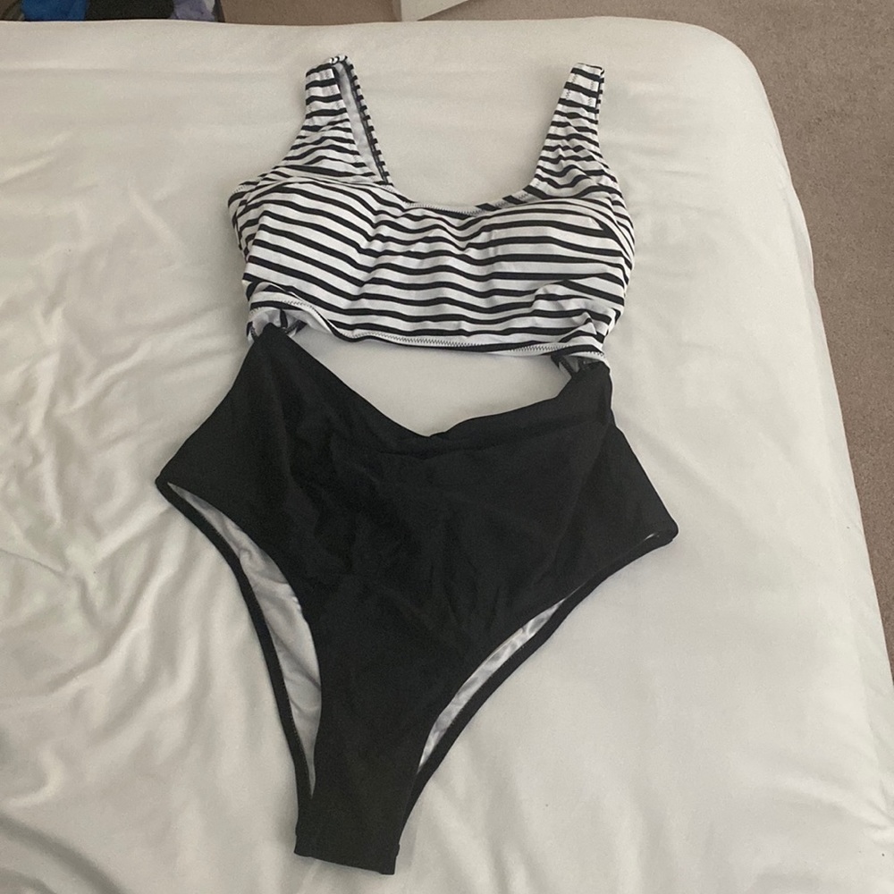 CUPSHE swimsuit